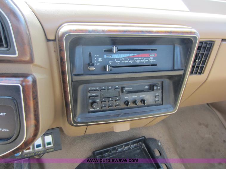 image for item D5578 1990 Ford F350 rollback wrecker truck