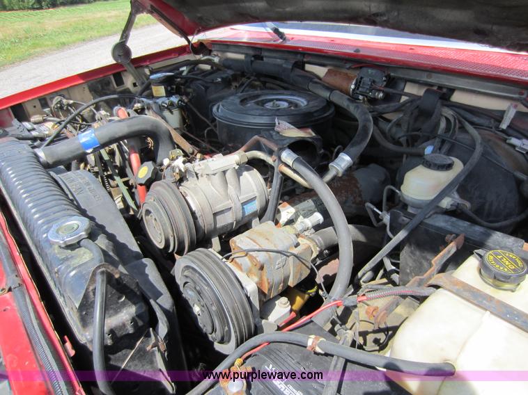 image for item D5578 1990 Ford F350 rollback wrecker truck