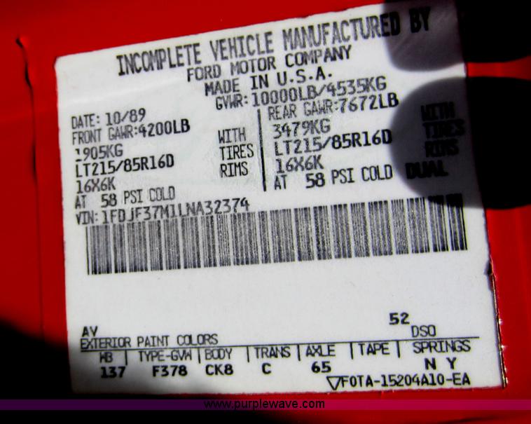 image for item D5578 1990 Ford F350 rollback wrecker truck