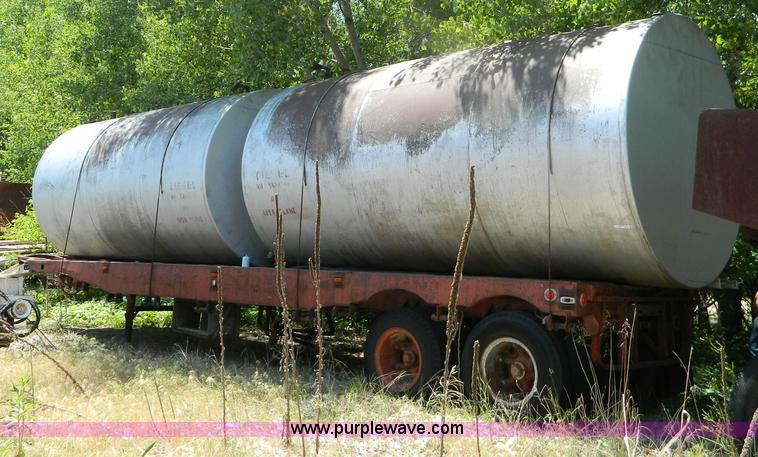image for item M9774 1953 Fruehauf trailer