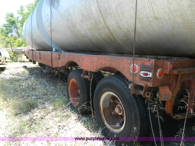 image for item M9774 1953 Fruehauf trailer