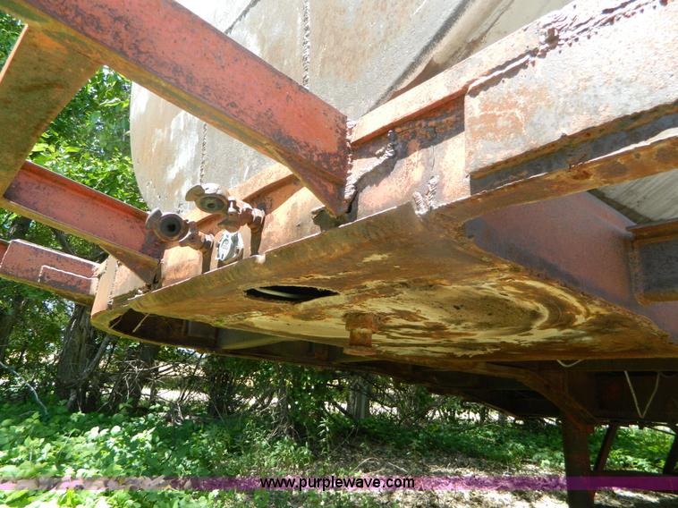 image for item M9774 1953 Fruehauf trailer