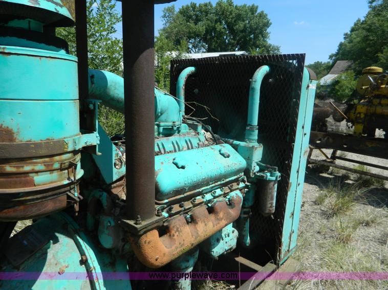 image for item M9791 Detroit 318 diesel engine