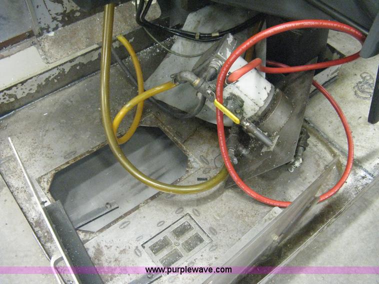 image for item R9519 1984 Bridgeport VMC Series II R2E4 CNC machine