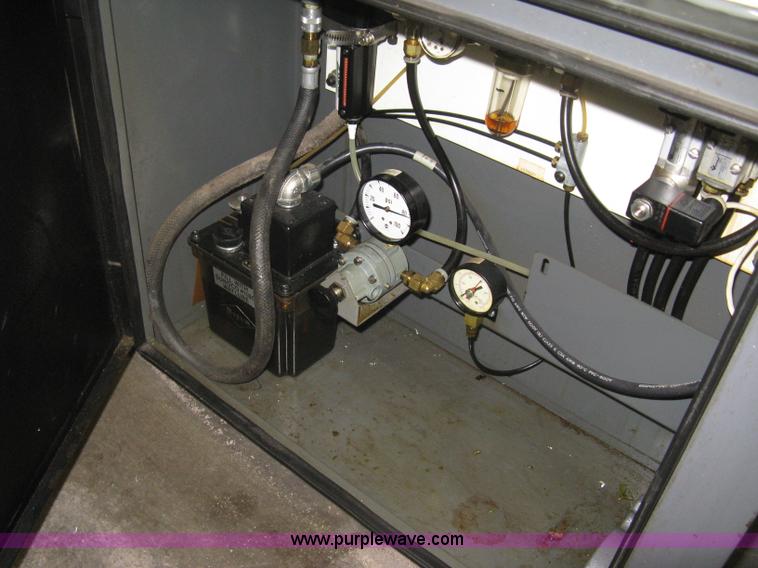 image for item R9519 1984 Bridgeport VMC Series II R2E4 CNC machine