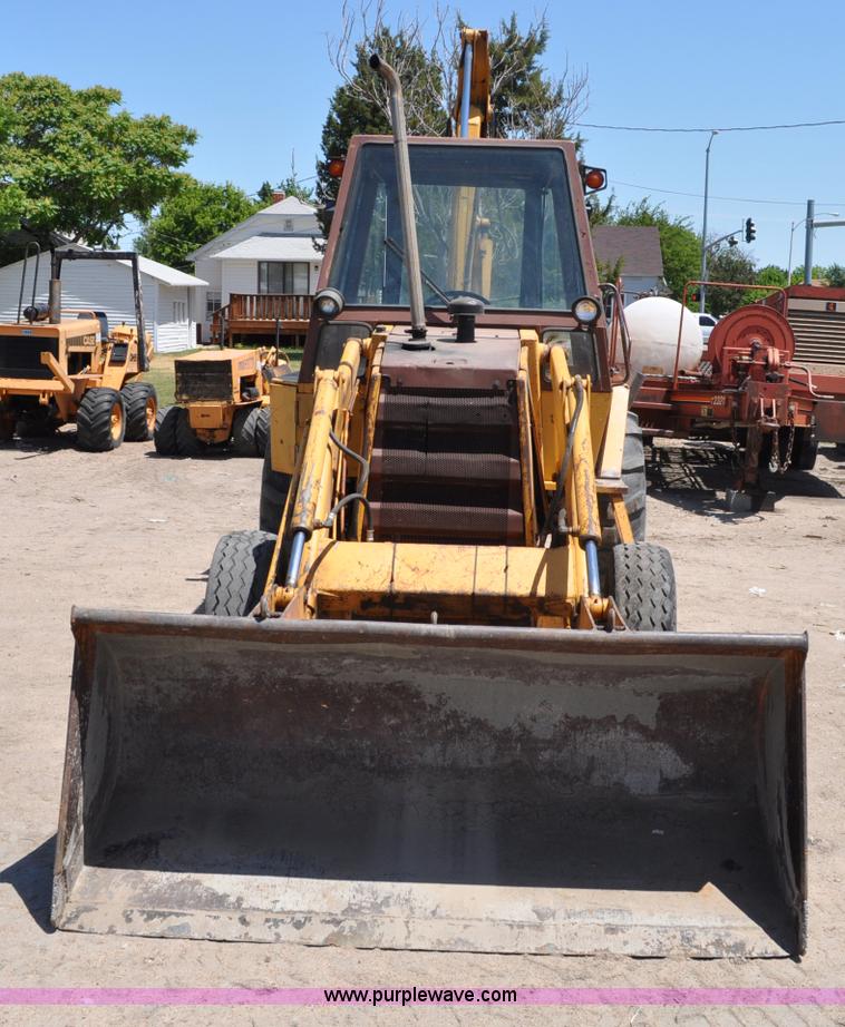 image for item A5914 1986 Case 480E backhoe
