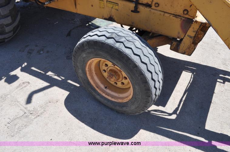 image for item A5914 1986 Case 480E backhoe