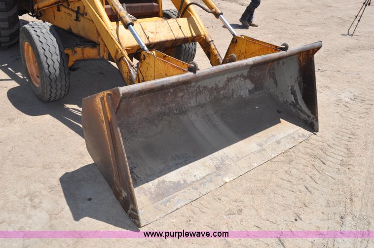 image for item A5914 1986 Case 480E backhoe