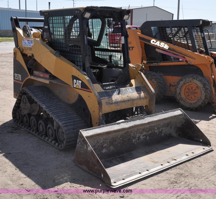 image for item A5930 2005 Caterpillar 257B track skid steer