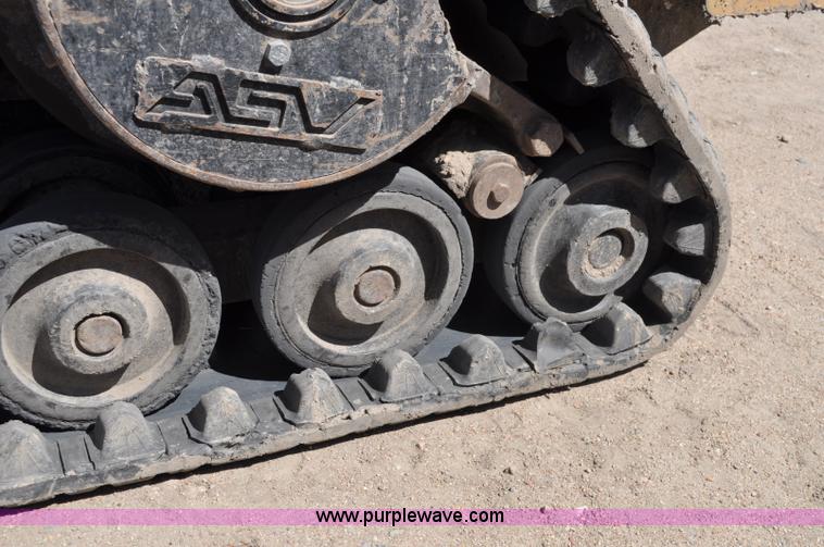 image for item A5930 2005 Caterpillar 257B track skid steer