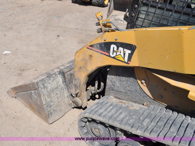 image for item A5930 2005 Caterpillar 257B track skid steer