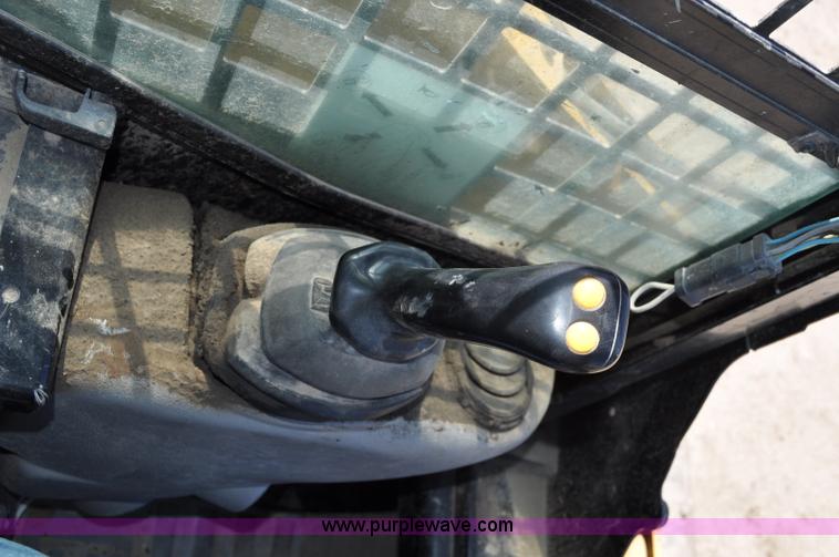 image for item A5930 2005 Caterpillar 257B track skid steer