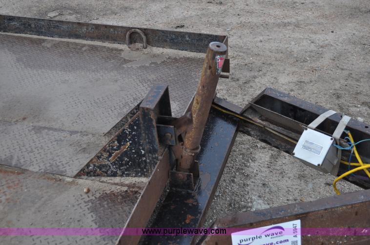 image for item A5947 1990 Tandem axle utility trailer