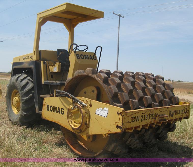 image for item A6399 Bomag BW213PD articulated vibratory pad foot roller