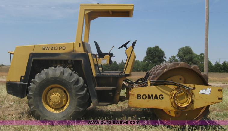 image for item A6399 Bomag BW213PD articulated vibratory pad foot roller