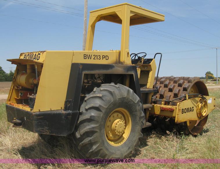 image for item A6399 Bomag BW213PD articulated vibratory pad foot roller