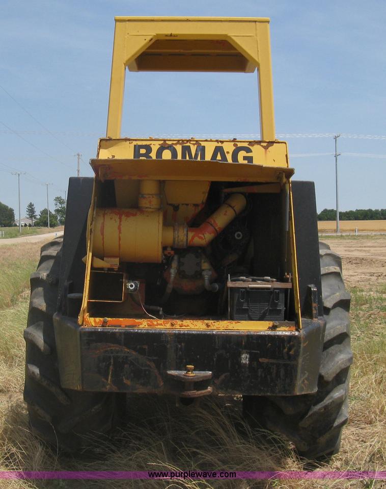 image for item A6399 Bomag BW213PD articulated vibratory pad foot roller
