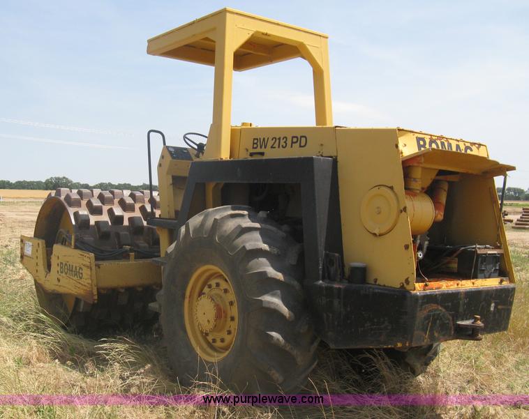 image for item A6399 Bomag BW213PD articulated vibratory pad foot roller