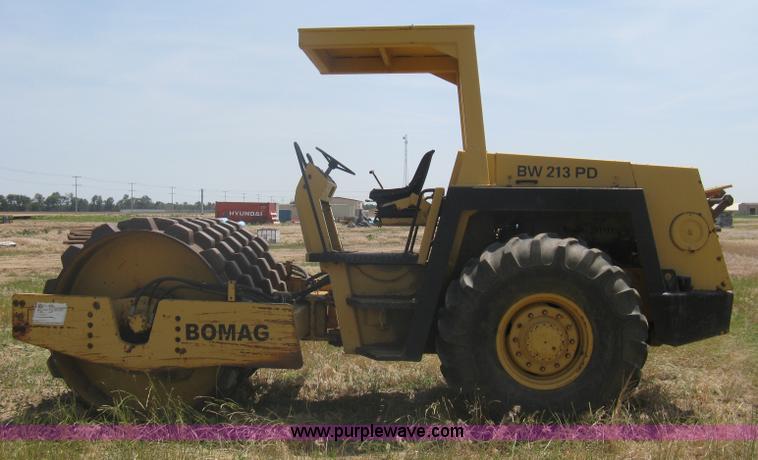 image for item A6399 Bomag BW213PD articulated vibratory pad foot roller