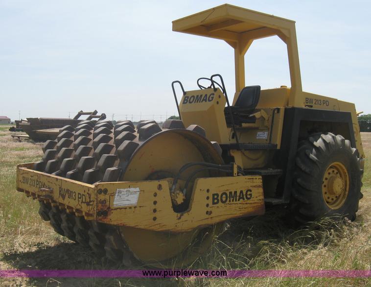 image for item A6399 Bomag BW213PD articulated vibratory pad foot roller