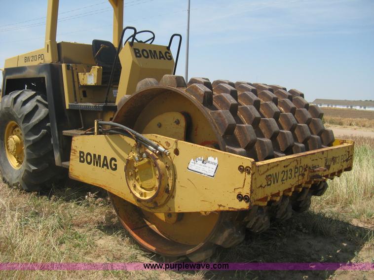 image for item A6399 Bomag BW213PD articulated vibratory pad foot roller