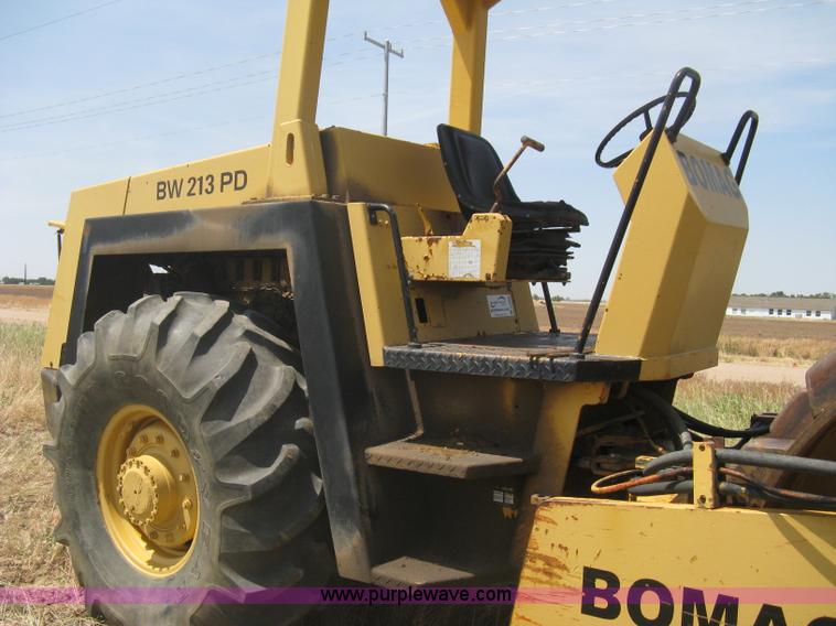 image for item A6399 Bomag BW213PD articulated vibratory pad foot roller