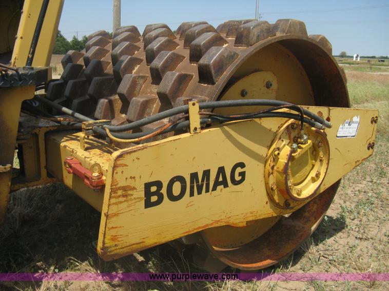 image for item A6399 Bomag BW213PD articulated vibratory pad foot roller