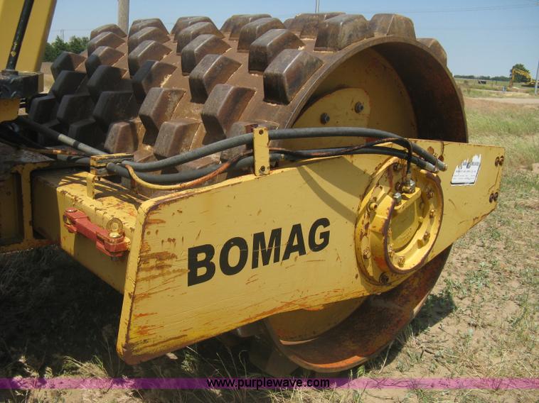 image for item A6399 Bomag BW213PD articulated vibratory pad foot roller