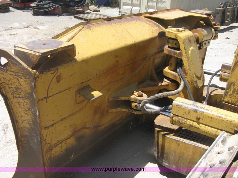 image for item A6404 2001 Caterpillar D6M XL dozer