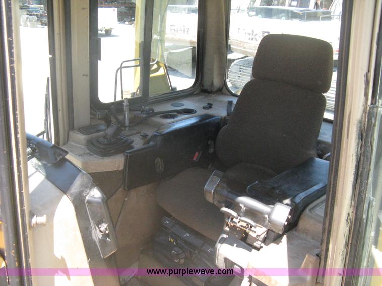 image for item A6404 2001 Caterpillar D6M XL dozer