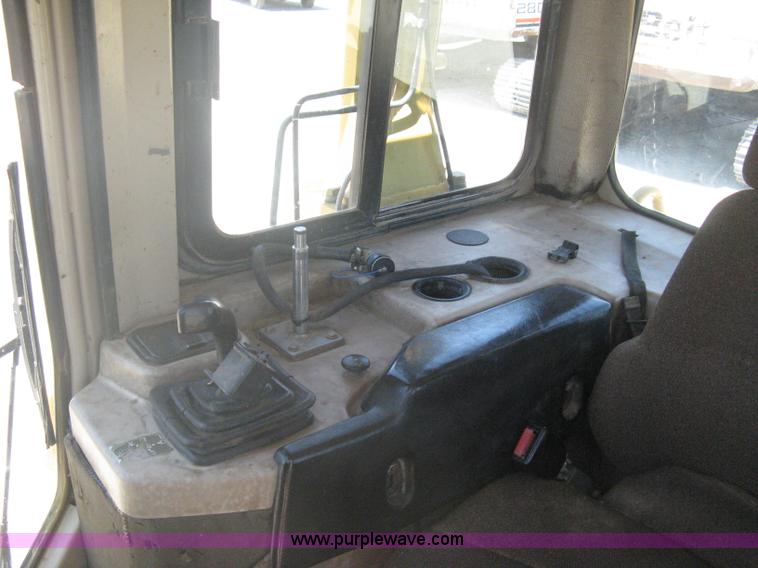 image for item A6404 2001 Caterpillar D6M XL dozer