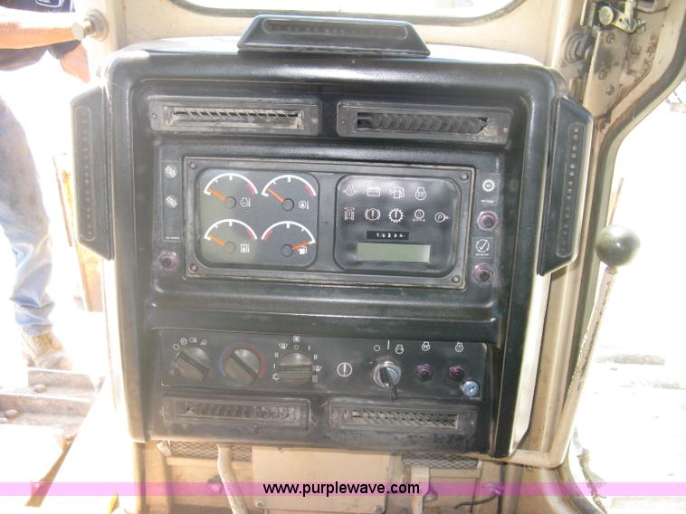 image for item A6404 2001 Caterpillar D6M XL dozer