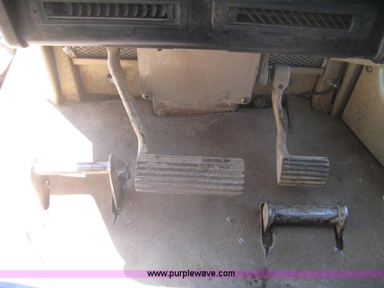 image for item A6404 2001 Caterpillar D6M XL dozer