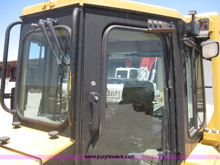 image for item A6404 2001 Caterpillar D6M XL dozer