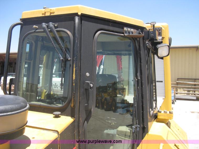 image for item A6404 2001 Caterpillar D6M XL dozer