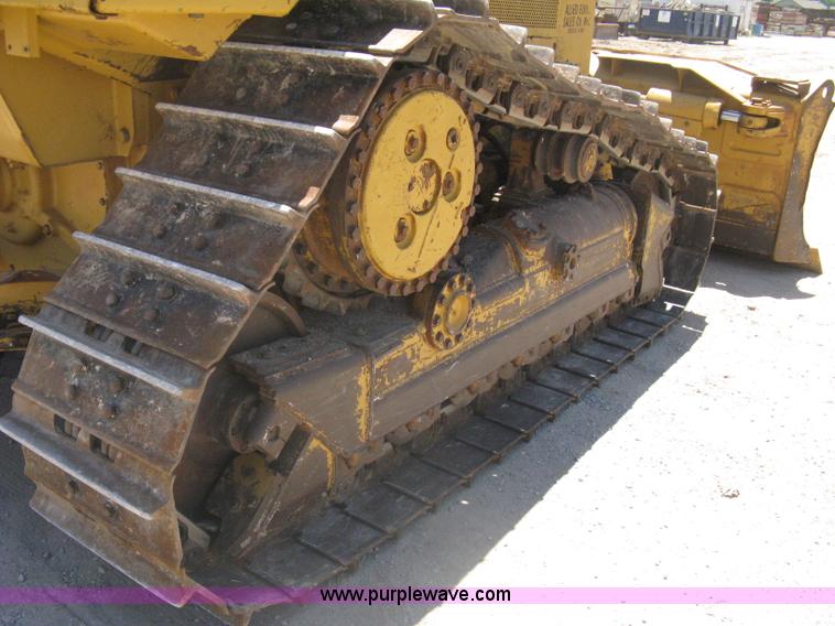 image for item A6404 2001 Caterpillar D6M XL dozer