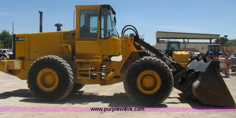 image for item A6405 1993 Volvo L120 wheel loader