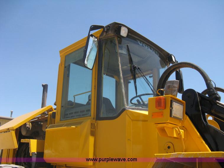 image for item A6405 1993 Volvo L120 wheel loader