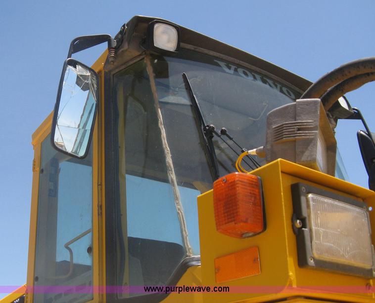 image for item A6405 1993 Volvo L120 wheel loader