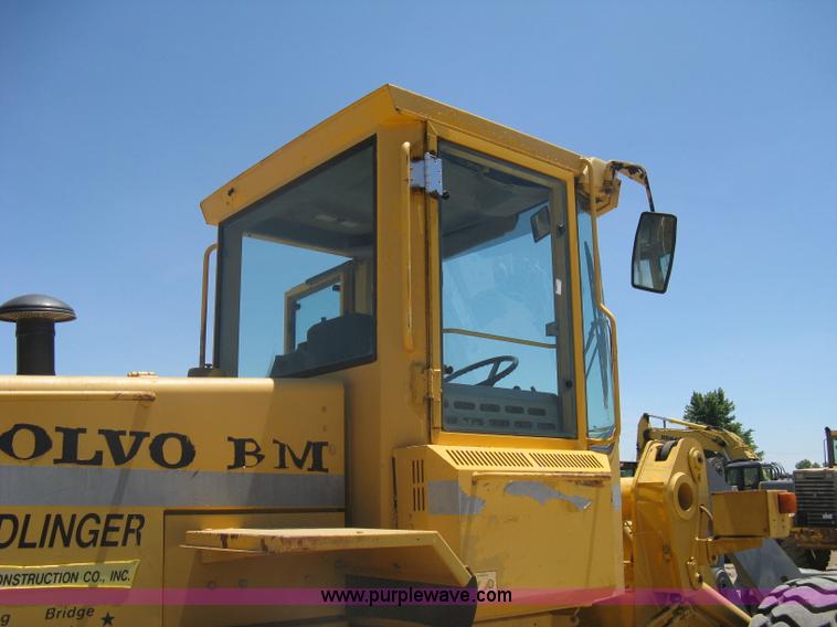 image for item A6406 1995 Volvo BM L70C wheel loader