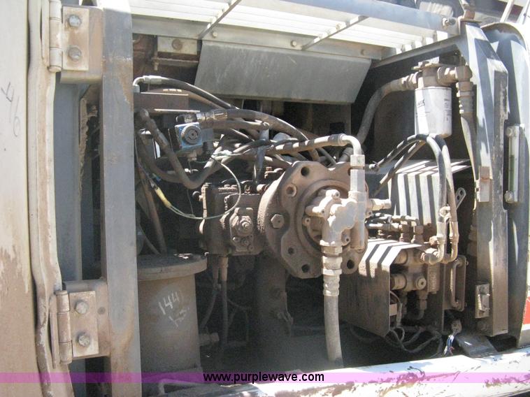 image for item A6409 1996 Link-Belt  2800 Quantum excavator