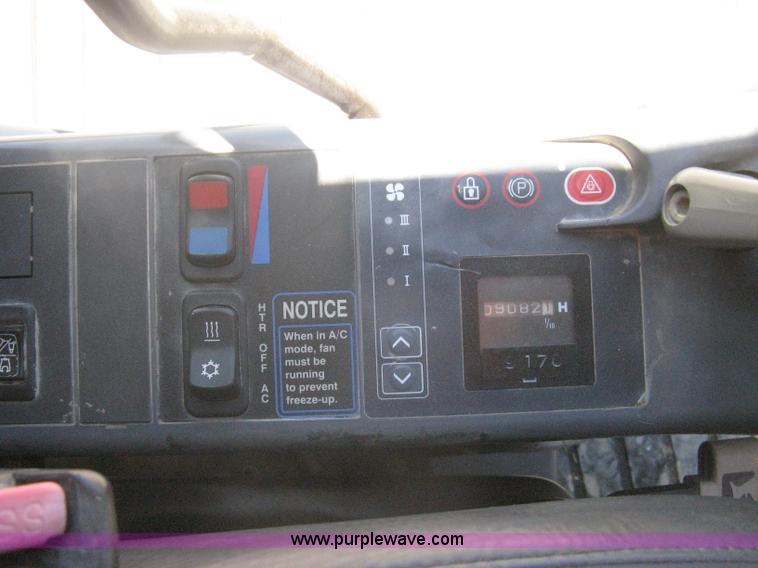 image for item A6410 2000 Link-Belt  3400 Quantum excavator