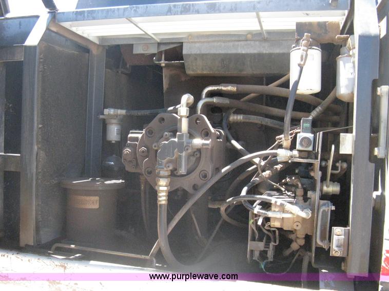 image for item A6410 2000 Link-Belt  3400 Quantum excavator