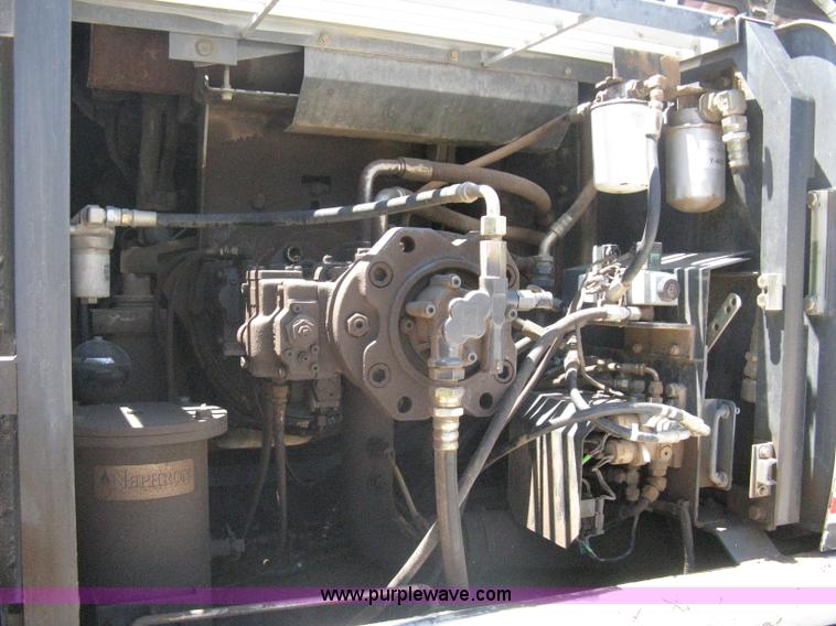 image for item A6410 2000 Link-Belt  3400 Quantum excavator