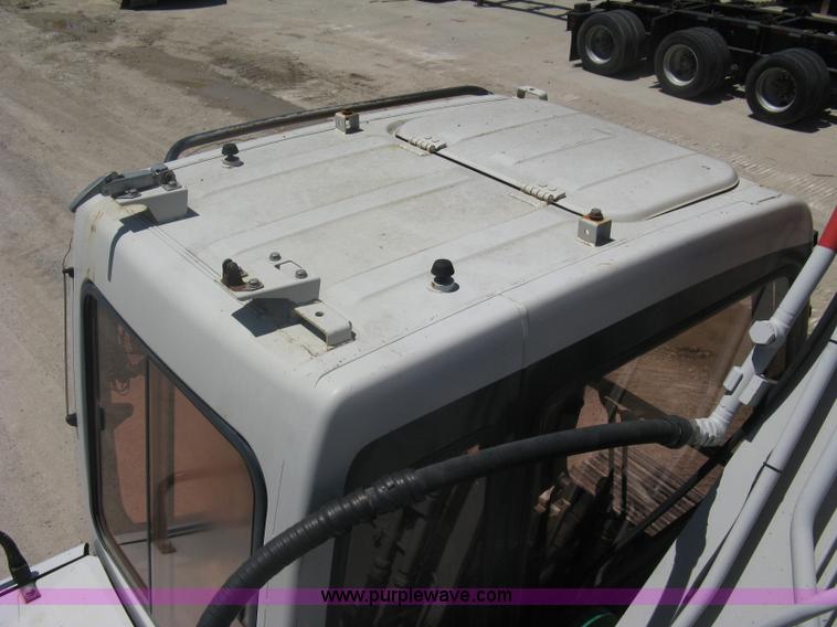 image for item A6411 2000 Link-Belt  3400 Quantum excavator