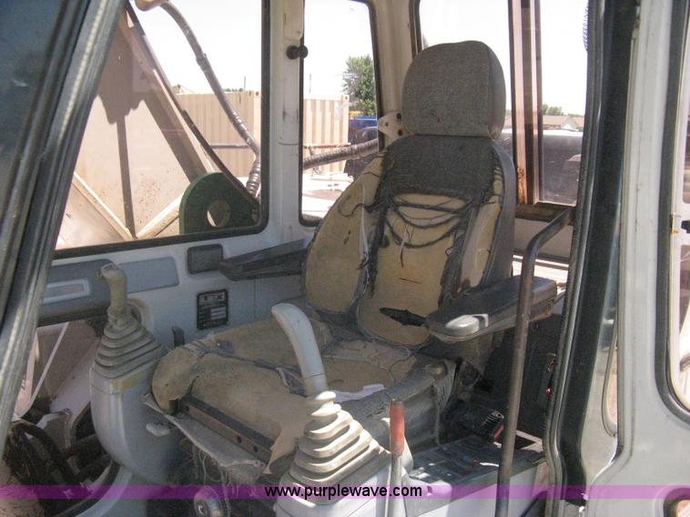 image for item A6411 2000 Link-Belt  3400 Quantum excavator