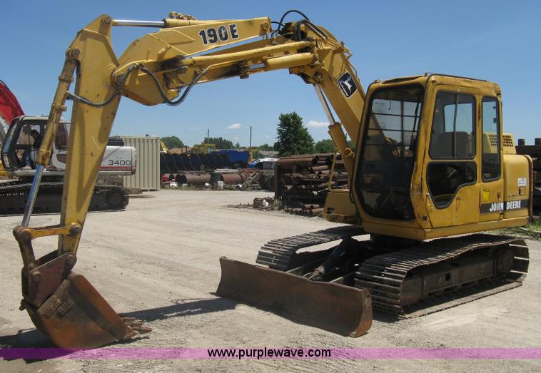 image for item A6412 1996 John Deere 190E excavator