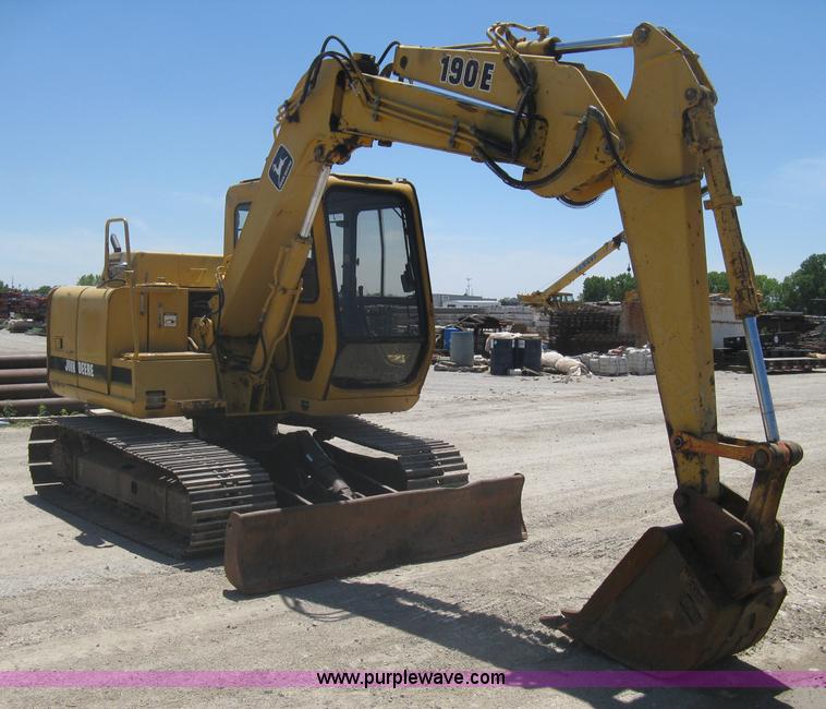 image for item A6412 1996 John Deere 190E excavator