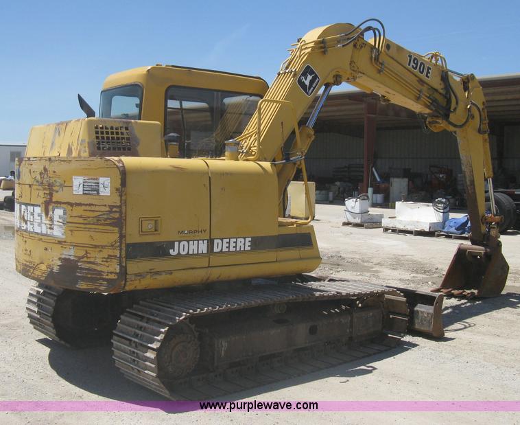 image for item A6412 1996 John Deere 190E excavator