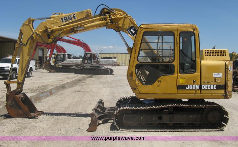 image for item A6412 1996 John Deere 190E excavator